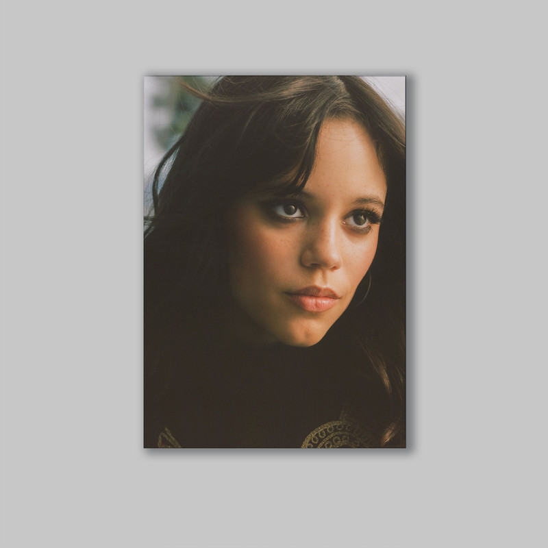 تابلو شاسی مدل جنا اورتگا Jenna Ortega کد LA-10408