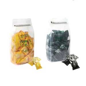  خرما شکلاتی موزی و تلخ با مغز بادام دلوکا - ۵۰۰ گرم بسته 2 عددی