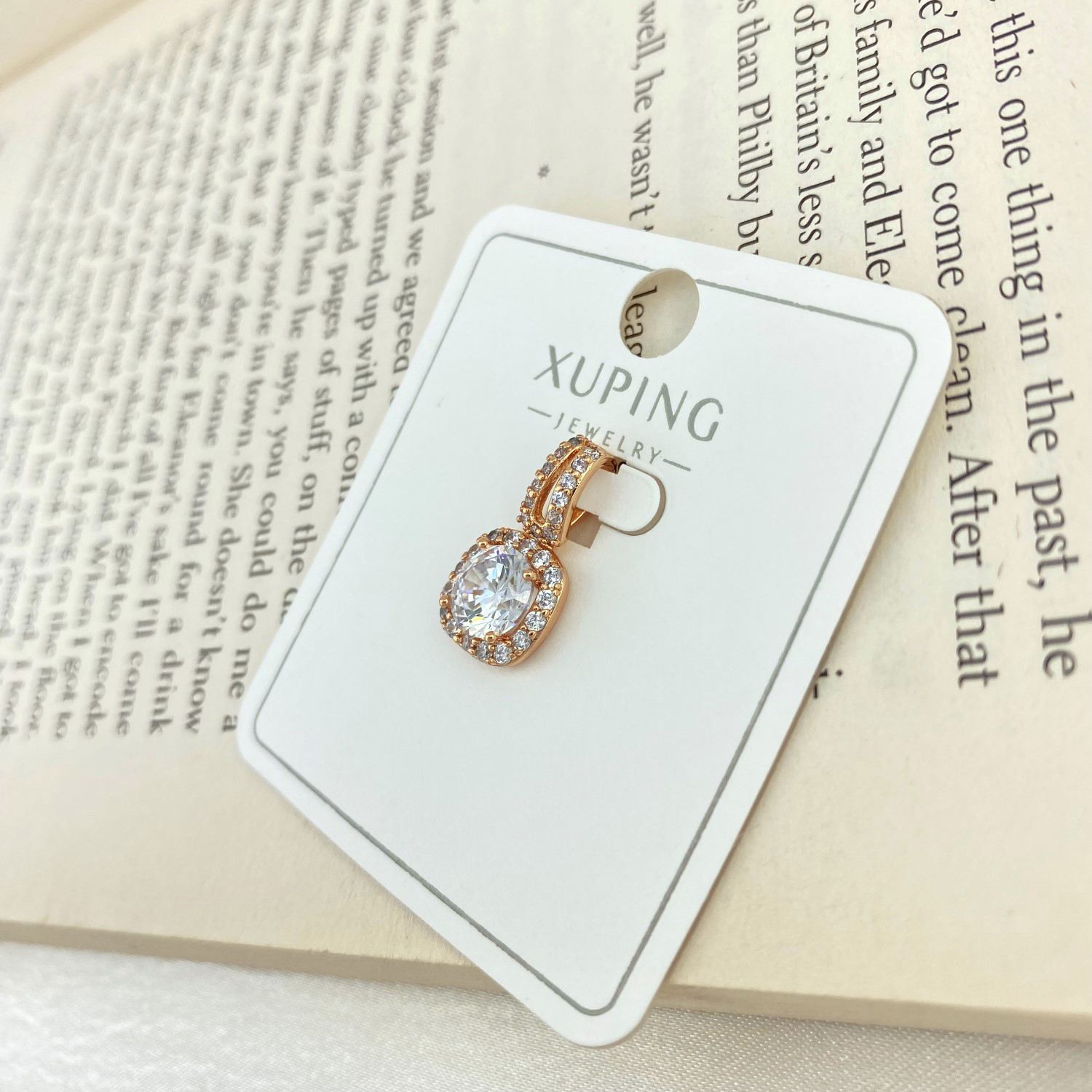 آویز گردنبند زنانه ژوپینگ مدل تک نگین کد N4312 آویز گردنبند زنانه ژوپینگ مدل تک نگین کد N4312