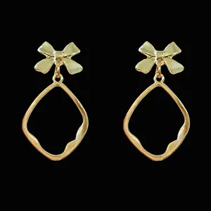 گوشواره زنانه مدل پاپیون‌ مینیمال آویزی کد Art77