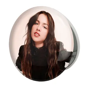 آینه جیبی خندالو طرح اولیویا رودریگو Olivia Rodrigo مدل تاشو کد 19272 