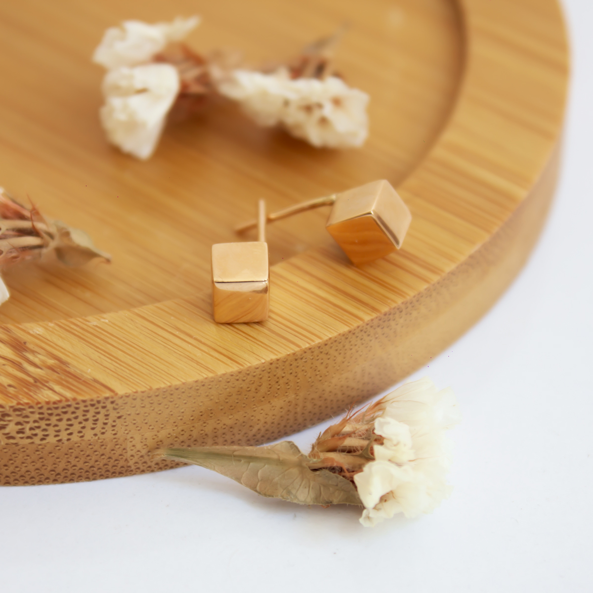 گوشواره طلا 18 عیار زنانه ترابی گالری مدل مکعب P0001