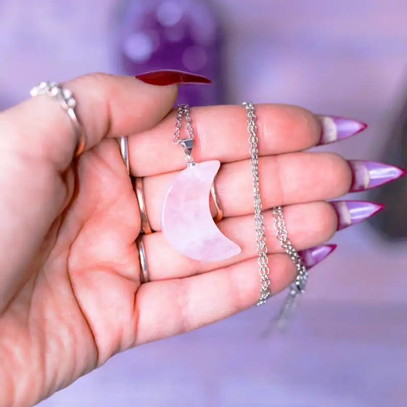 گردنبند زنانه مدل رز کوارتز طرح ماه