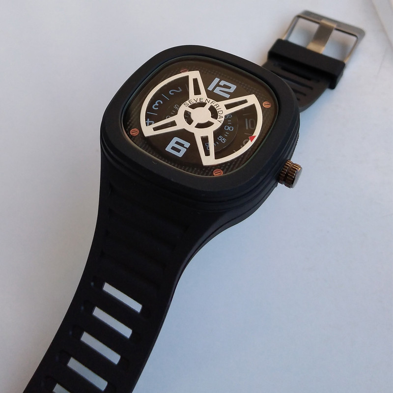 ساعت مچی عقربه ای پسرانه مدل اسپرت کد 200 ساعت مچی عقربه ای پسرانه مدل اسپرت کد 200