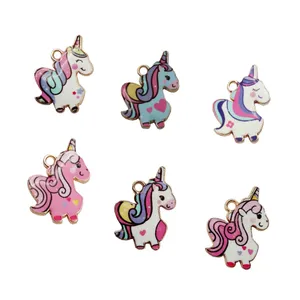 آویز گردنبند زنانه مدل اسب های تک شاخ کد AG-PA04 مجموعه 6 عددی