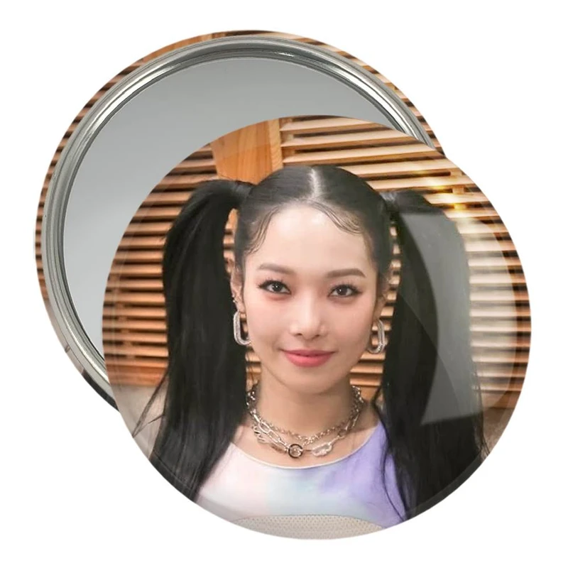 آینه جیبی خندالو مدل سومین گروه کارد KARD  کد 12411