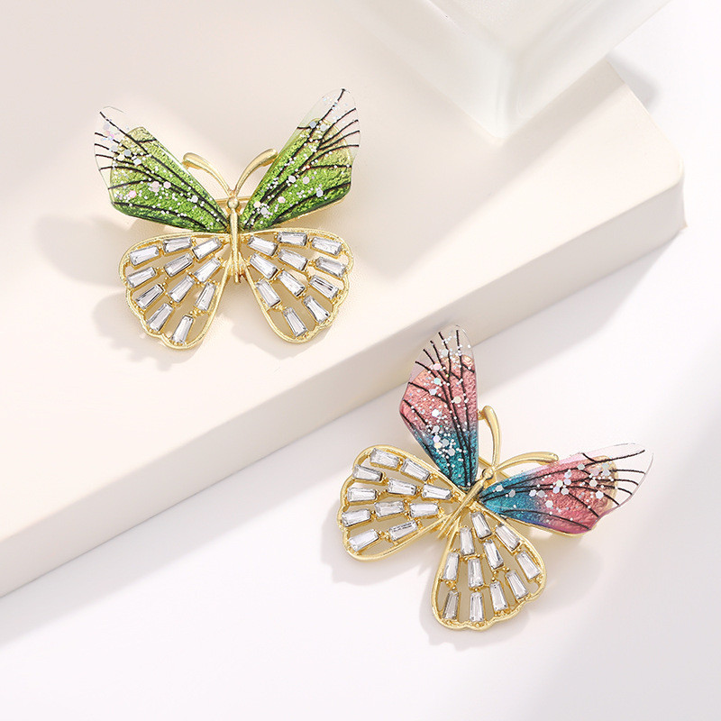 گل سینه زنانه مدل پروانه