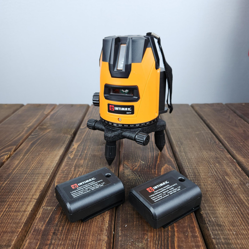 تراز لیزری صنعتی اینتیمکث کد GHR133 به همراه پایه تراز لیزری صنعتی اینتیمکث کد GHR133 به همراه پایه