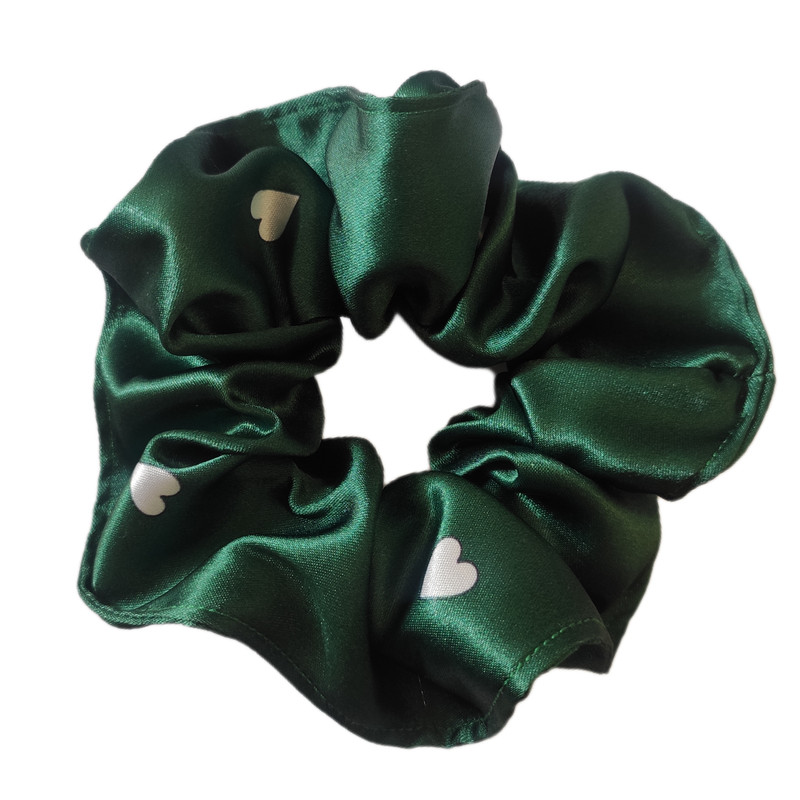 رو بالشی مدل ساتن ابریشم طرح قلب به همراه کش مو و چشم بند