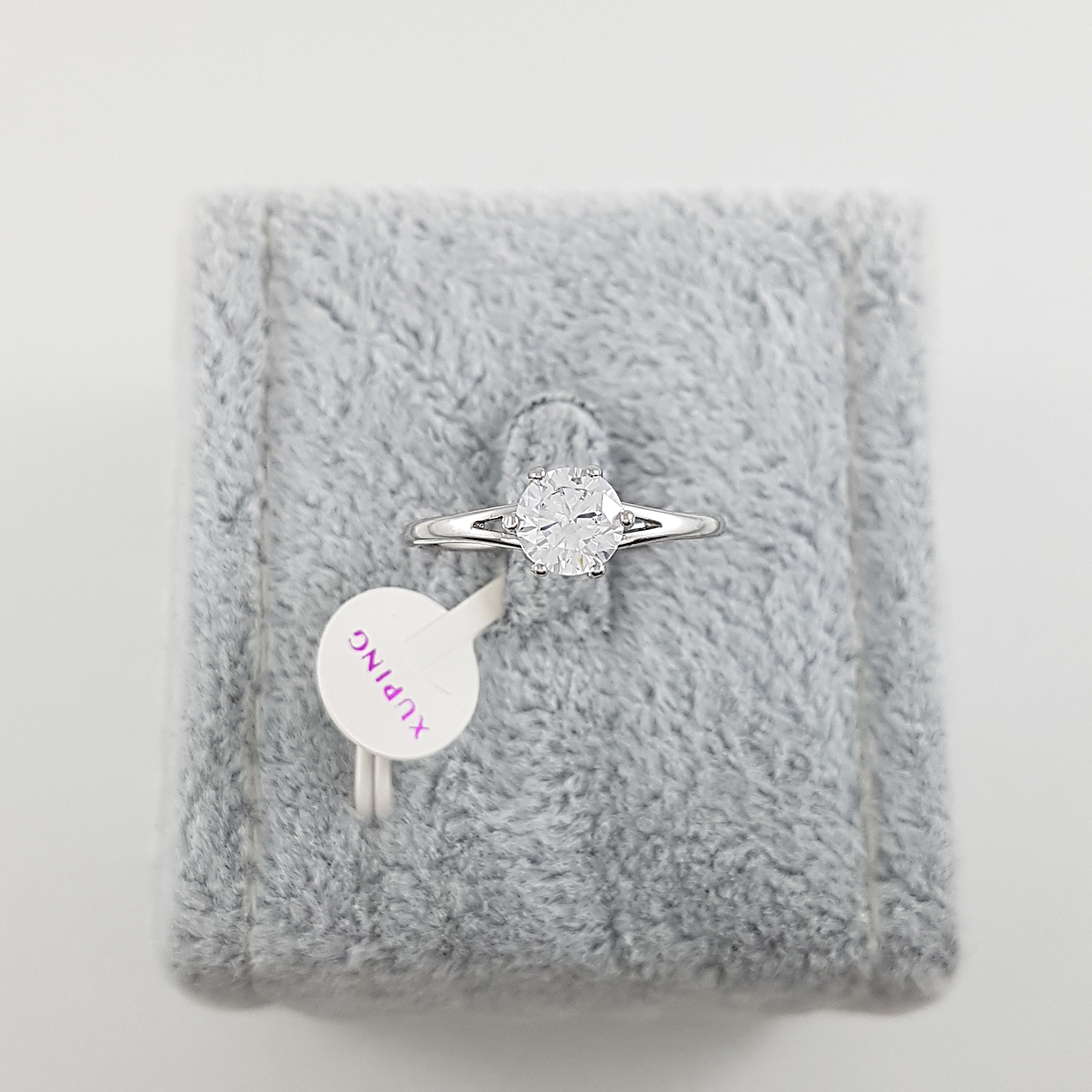 انگشتر زنانه ژوپینگ مدل تک نگین کد XP1059 انگشتر زنانه ژوپینگ مدل تک نگین کد XP1059