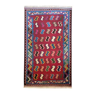 گلیم دستباف سه و نیم متری طرح ماهی مدل AA73