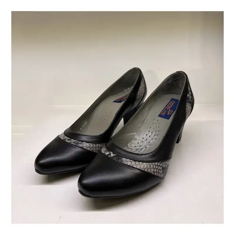 کفش زنانه سرزمین چرم مدل 1379 رنگ مشکی