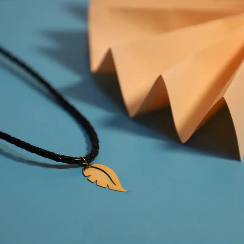 گردنبند طلا 18 عیار زنانه الن نار مدل برگ LN10203