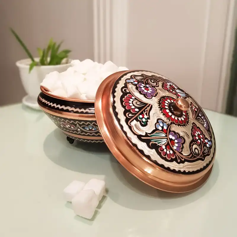 قندان میناکاری مسی طرح پایه دار درب دار کد 092