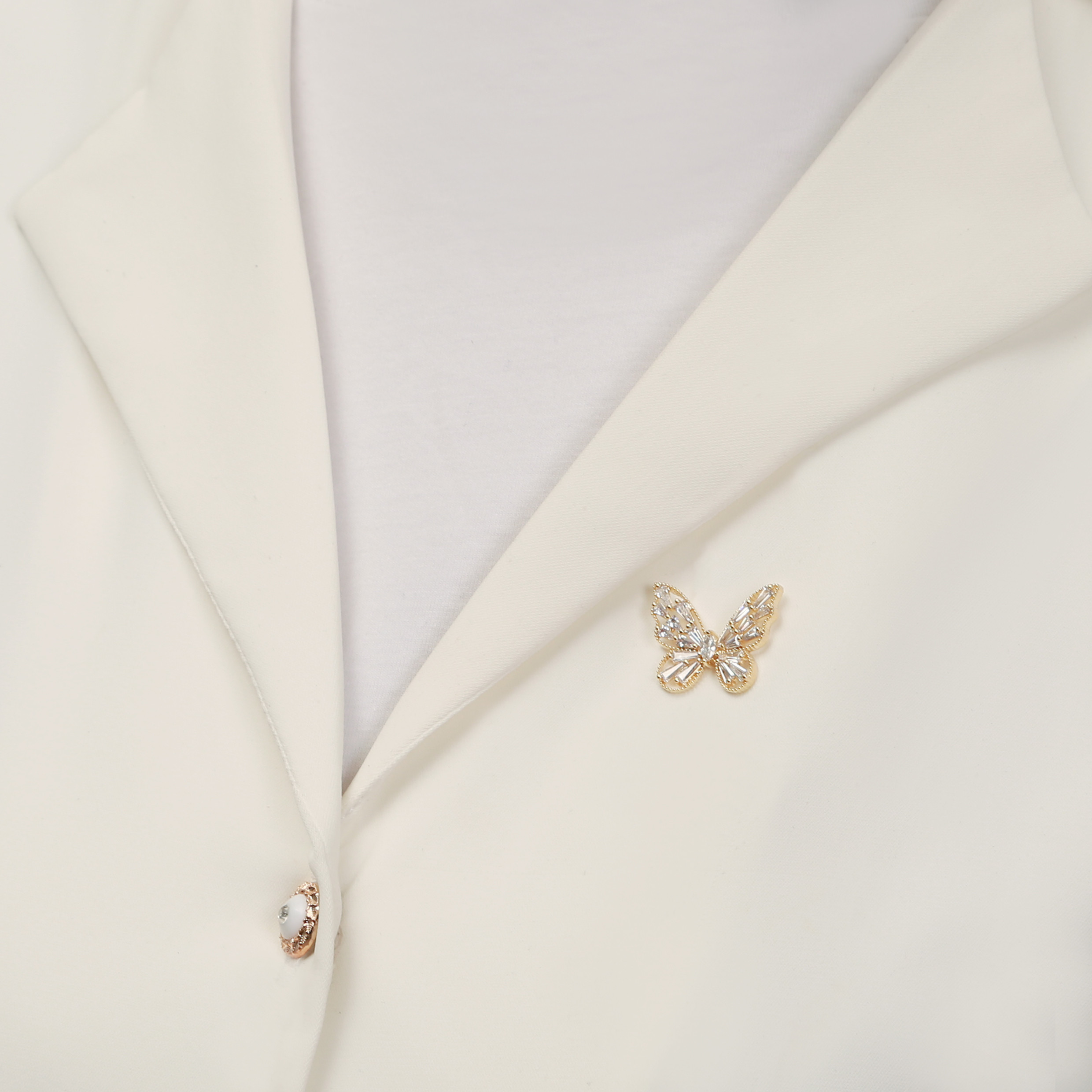 گل سینه زنانه مدل نگین دار طرح پروانه کد 112007128