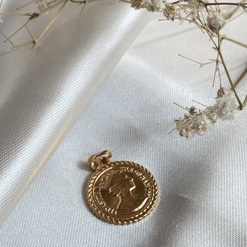 آویز گردنبند زنانه ژوپینگ مدل سکه الیزابت