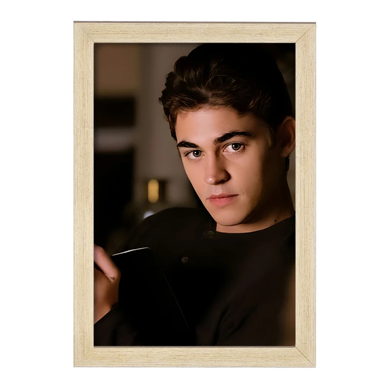 تابلو خندالو مدل هرو فاینز تیفین (Hero Fiennes Tiffin) کد F10255