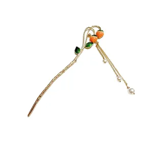 گیره مو زنانه مدل پین مو طرح توت فرنگی آویز دار