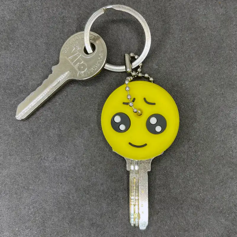 کاور کلید مدل Emoji Willing Face A01 به همراه آویز