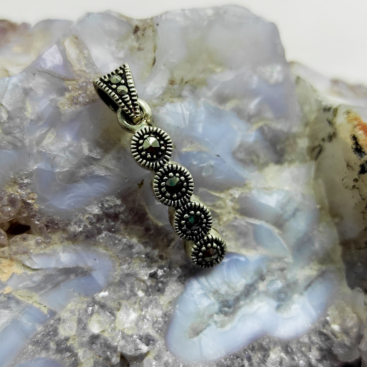 آویز گردنبند نقره زنانه سلین کالا طرح سیاه قلم مدل MPS-18 آویز گردنبند نقره زنانه سلین کالا طرح سیاه قلم مدل MPS-18