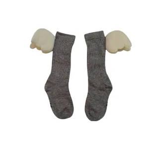 جوراب دخترانه مدل بالدار فرشته