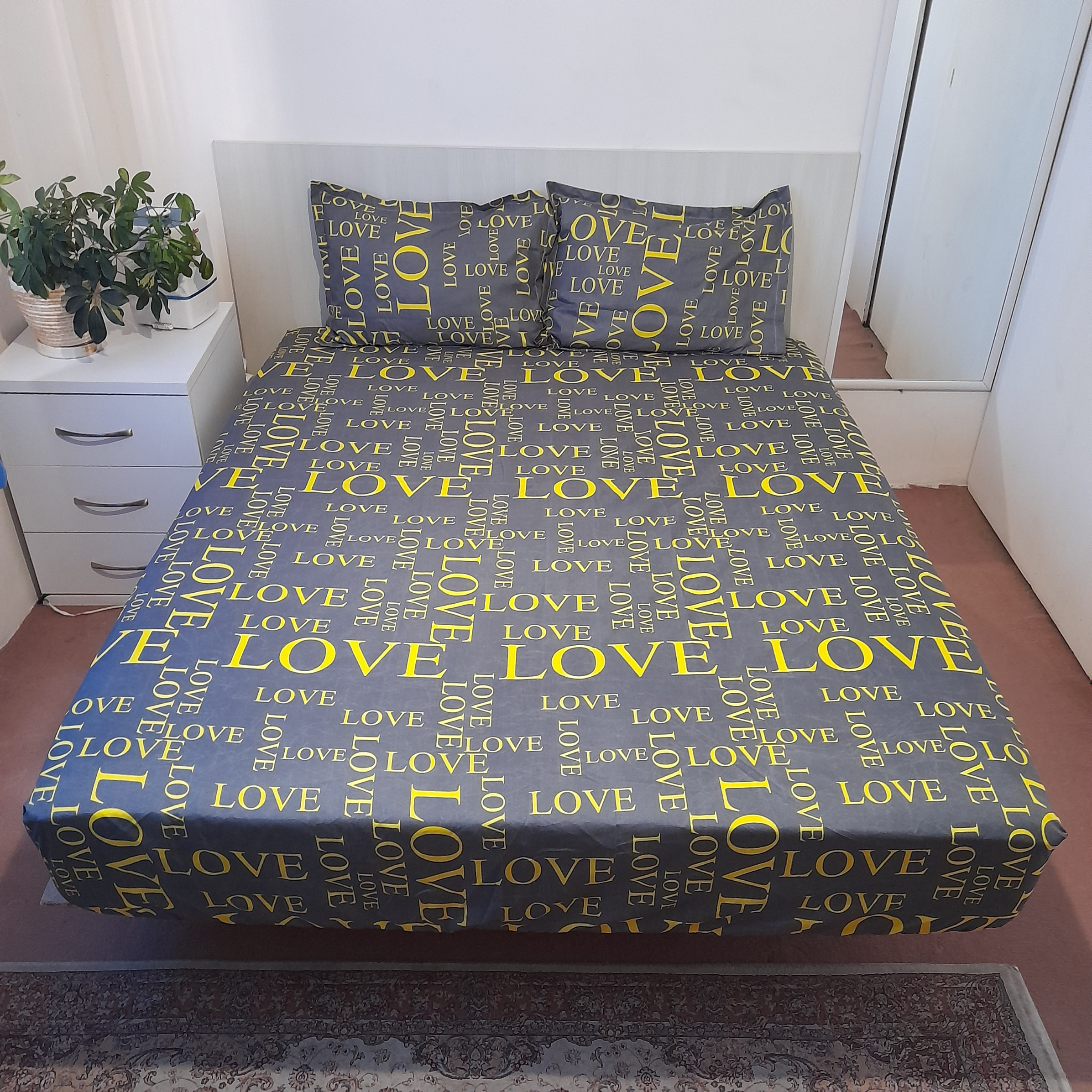 سرویس ملحفه مدل کشدار ni09004 طرح لاو کد 140 دو نفره سه تکه