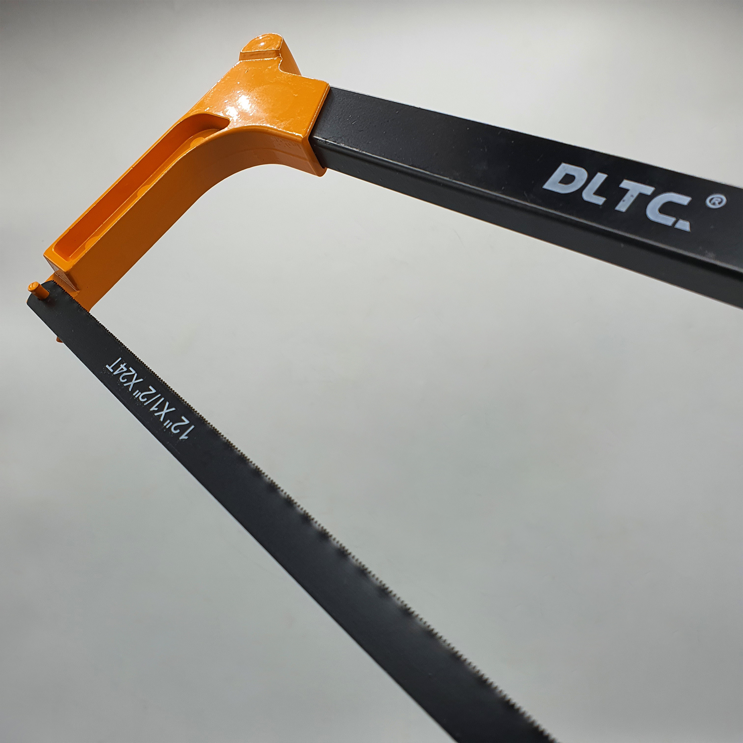 کمان اره صنعتی دی ال تی سی مدل High-Grade