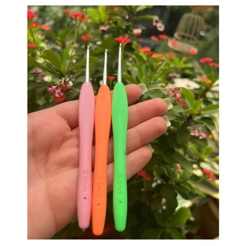 قلاب بافتنی مدل ZHL-2.0 به همراه سنجاق نشانه گذار بافتنی و سوزن دوخت کاموا مجموعه 4عددی