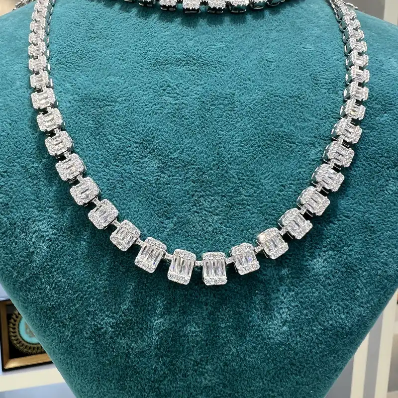 نیم ست نقره زنانه مدل سوپر لوکس جواهری مزین به روکش طلا 90-70