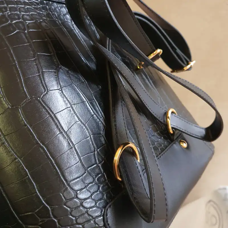 کوله پشتی زنانه مدل شزن