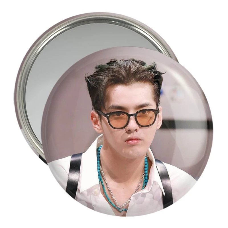 آینه جیبی خندالو مدل کریس وو گروه اکسو EXO  کد 13424