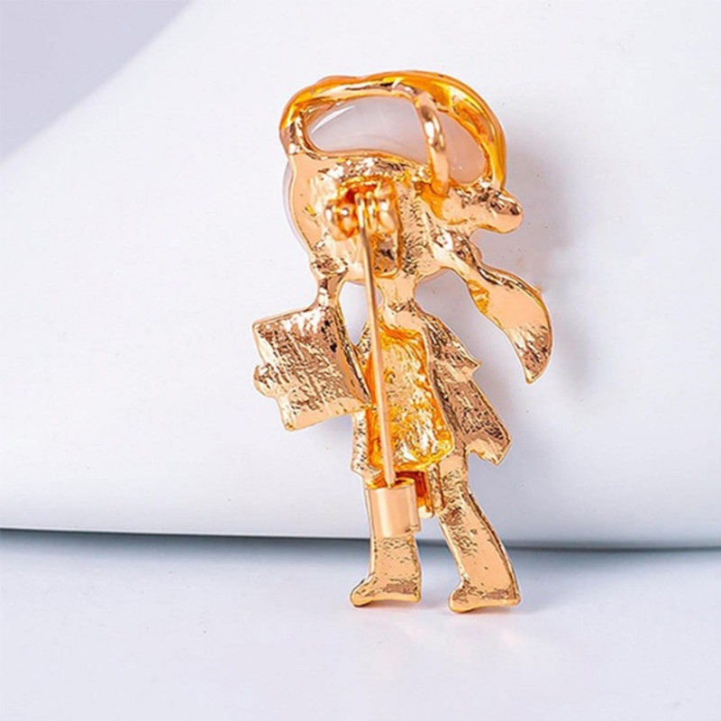 سنجاق سینه زنانه مدل آدمک کادر درمان