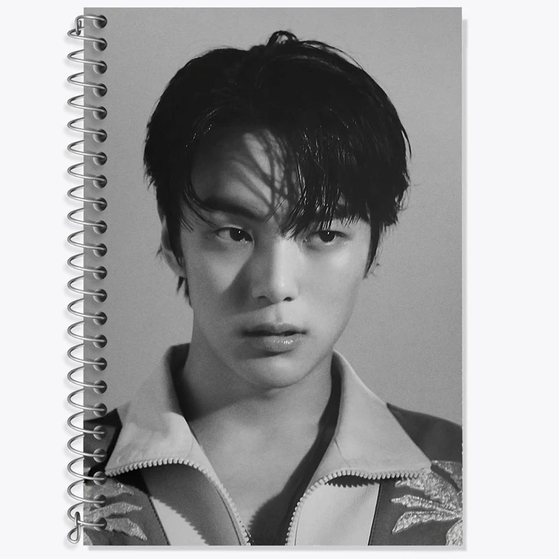 دفتر زبان 50 برگ خندالو مدل سه خط طرح مینهیوک گروه مانستا اکس MONSTA X کد 21171