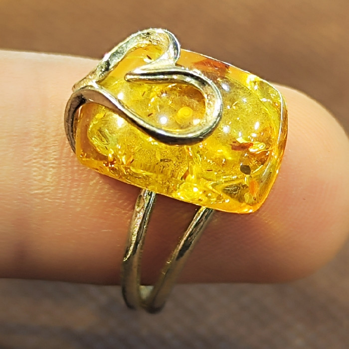 انگشتر نقره زنانه نقره جات بافندگان مدل سنگ کهربا لهستان کد 2023