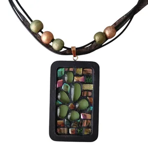 گردنبند دست ساز زنانه طرح گل مستطیل