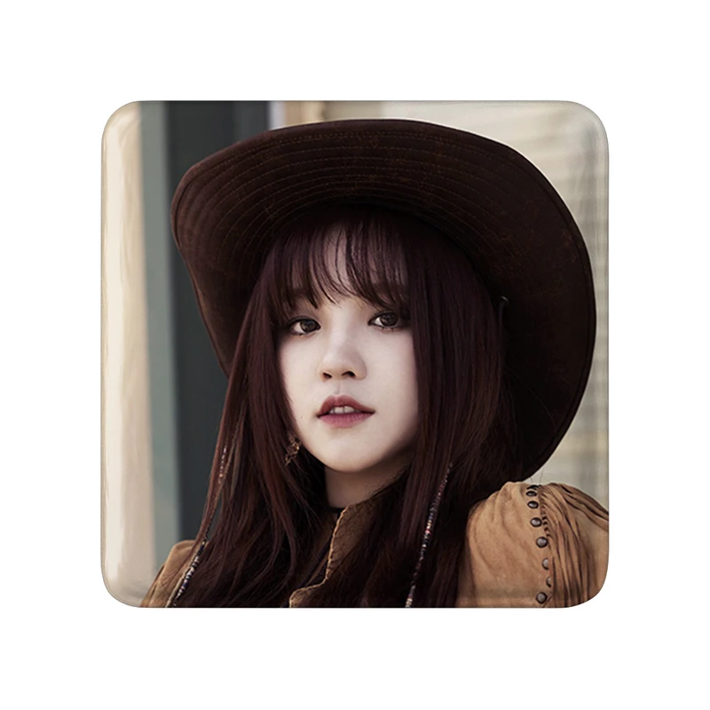 مگنت خندالو طرح یوکی گروه جی آیدل GIdle  مدل مربعی کد 19510