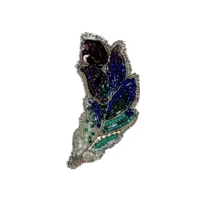 سنجاق سینه زنانه مدل دست دوز