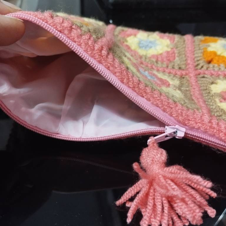 کیف لوازم آرایش زنانه مدل قلاب بافی طرح موتیف