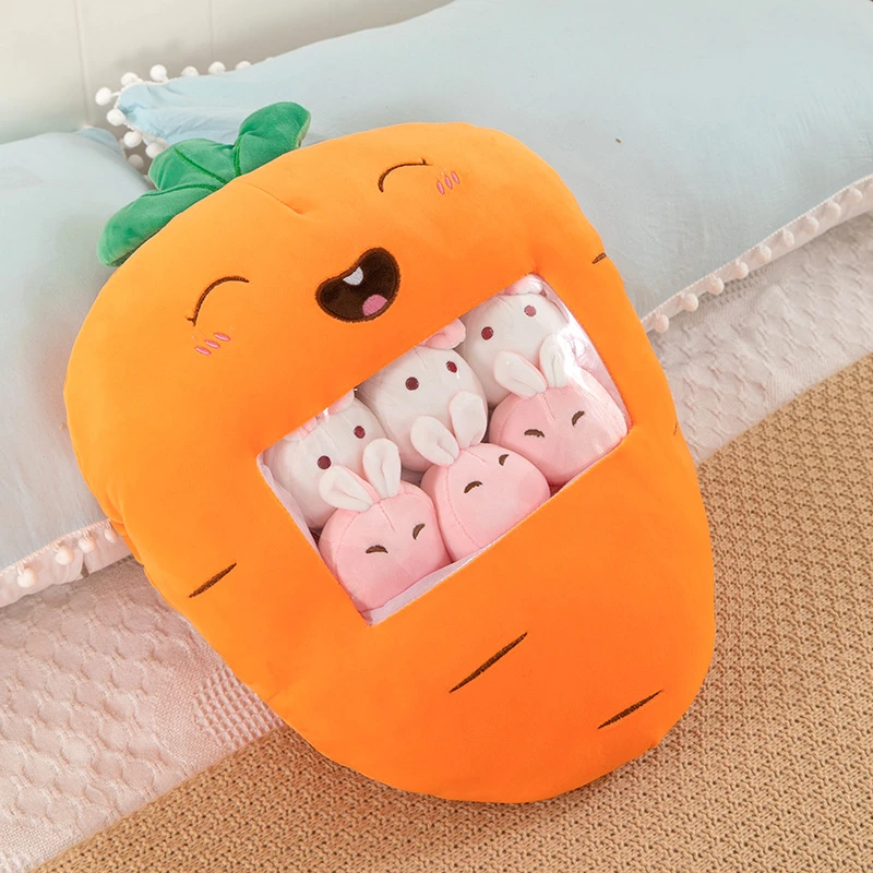 عروسک طرح هویج بالشتی مدل بچه دار کد I110 ارتفاع 50 سانتی‌متر مجموعه 6 عددی