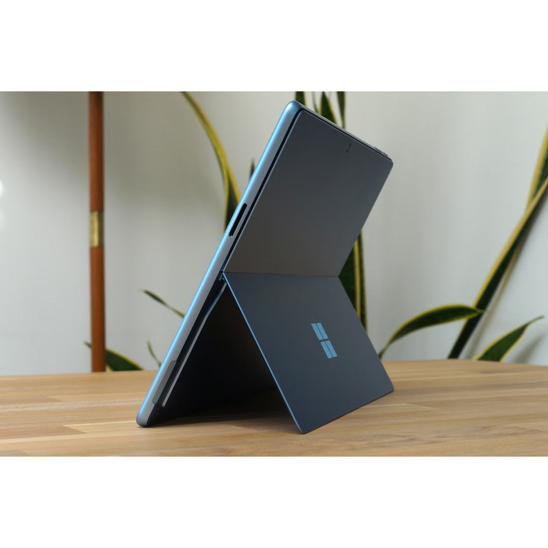 تبلت 13 اینچی مایکروسافت مدل Surface Pro 11-Snapdragon X Plus LCD ظرفیت 512 گیگابایت و رم 16 گیگابایت به همراه کیبورد Surface Pro Copilot و قلم Slim Pen 2