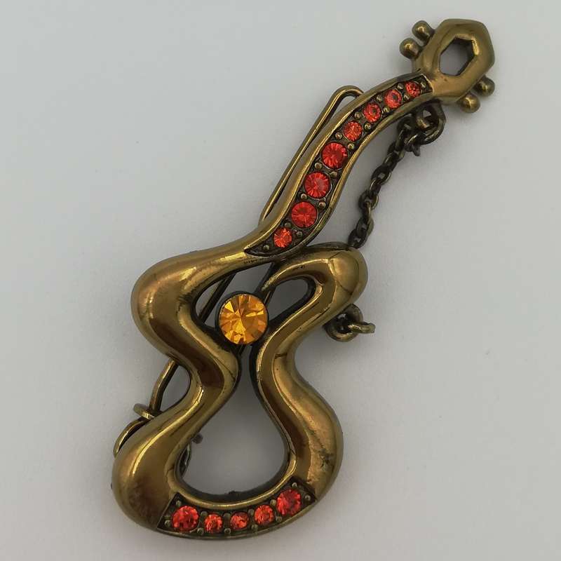 گل سینه دخترانه مدل گیتار گل سینه دخترانه مدل گیتار