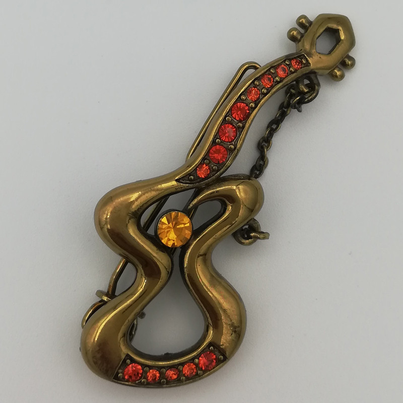 گل سینه دخترانه مدل گیتار گل سینه دخترانه مدل گیتار