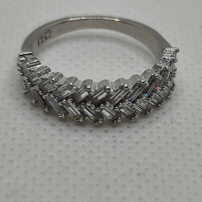 انگشتر نقره زنانه نقره جات بافندگان مدل سنگ برلیان کد 554 انگشتر نقره زنانه نقره جات بافندگان مدل سنگ برلیان کد 554