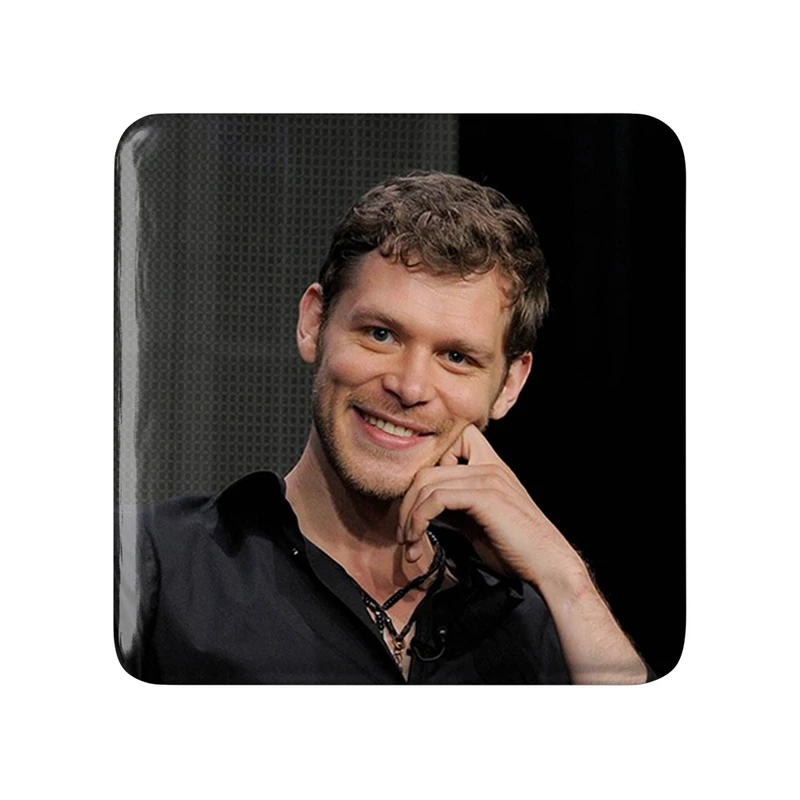 مگنت خندالو طرح کلاوس مایکلسون اصیل ها The Originals  مدل مربعی کد 20319