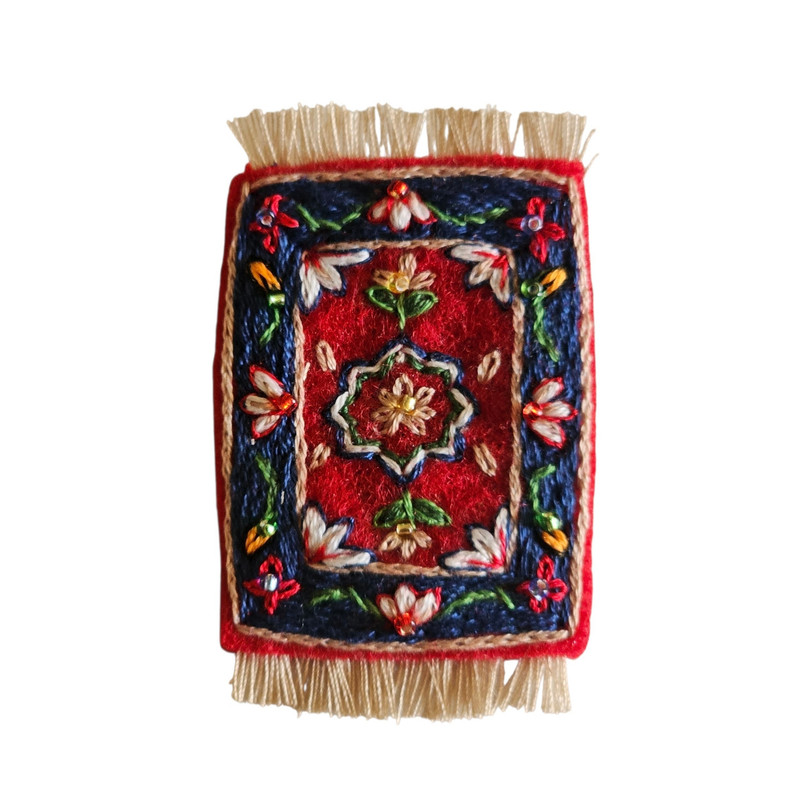 سنجاق سینه دست ساز زنانه مدل نقشِ کهن