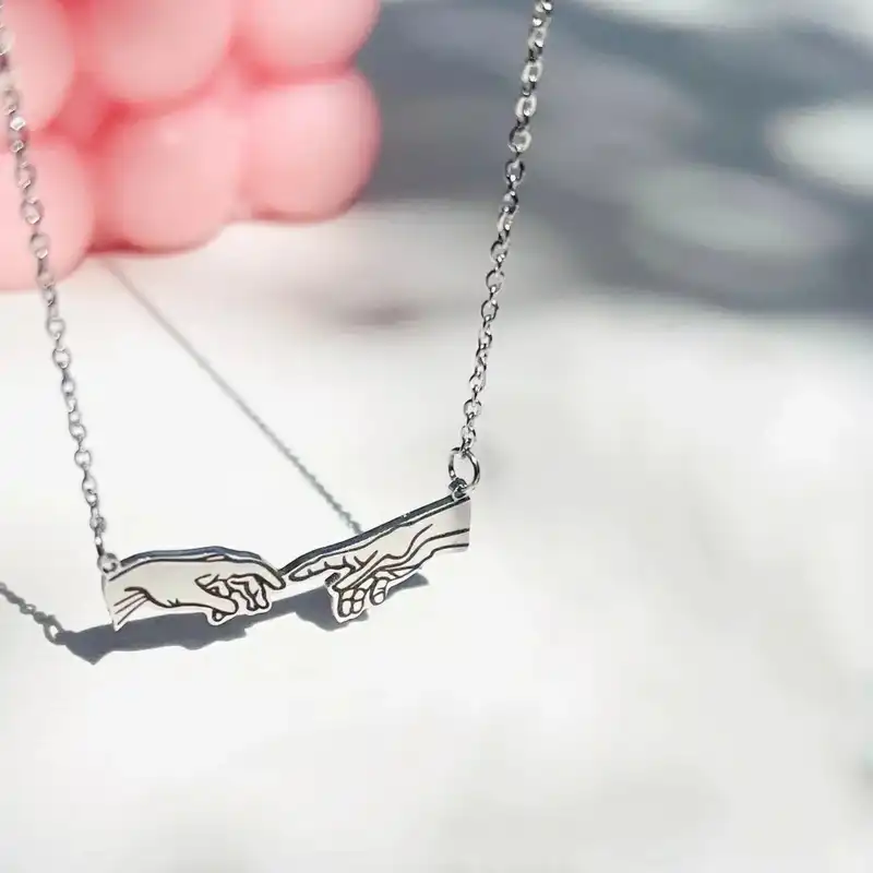 گردنبند مدل دست آفرینش میکل آنژ