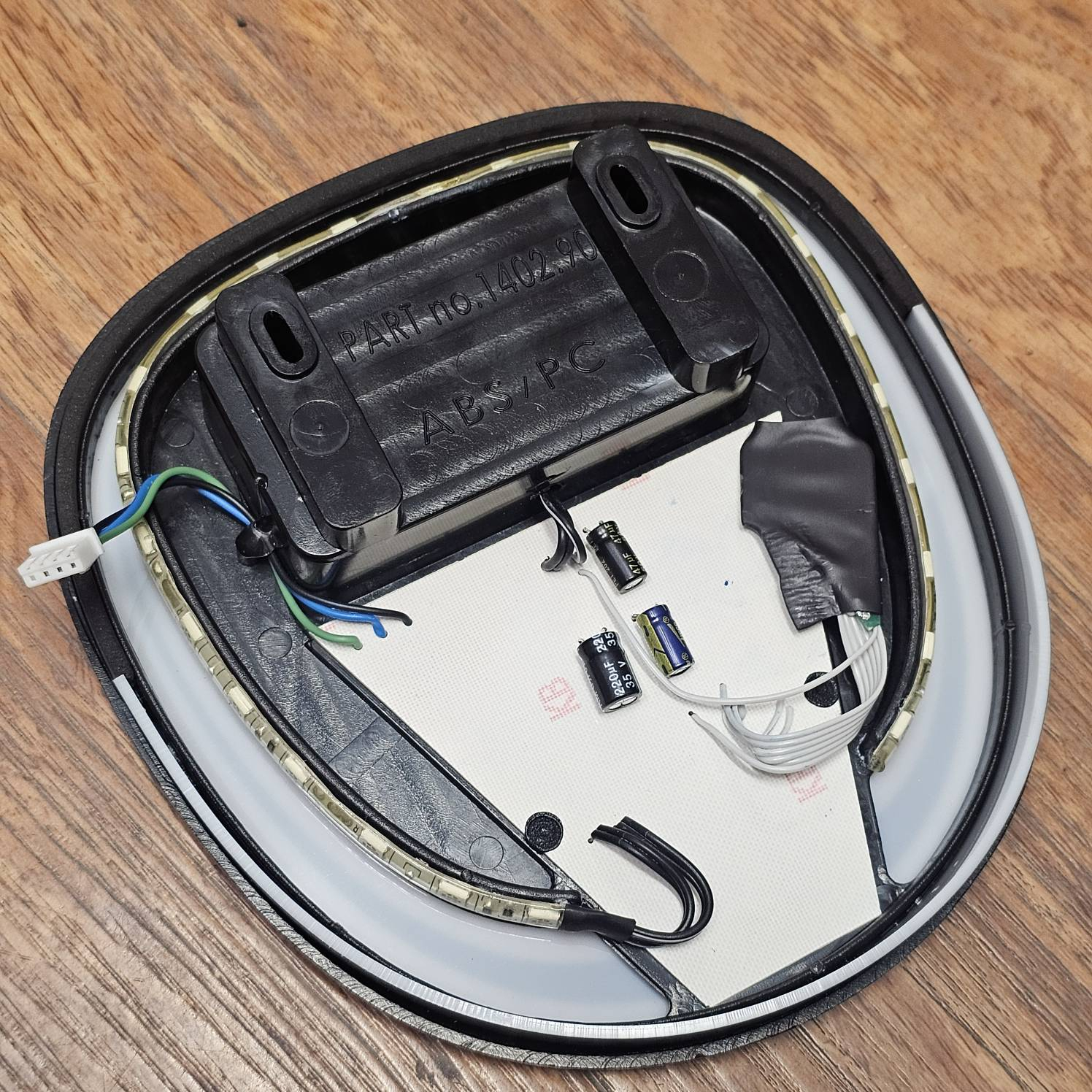 چراغ سقفی خودرو چیکال مدل سامبو کد V-274 مناسب برای تارا