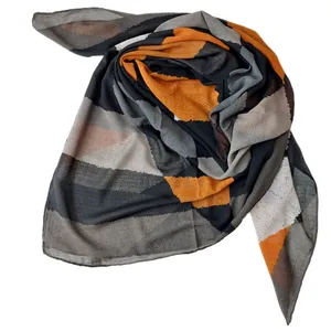 روسری زنانه مدل مثلثی