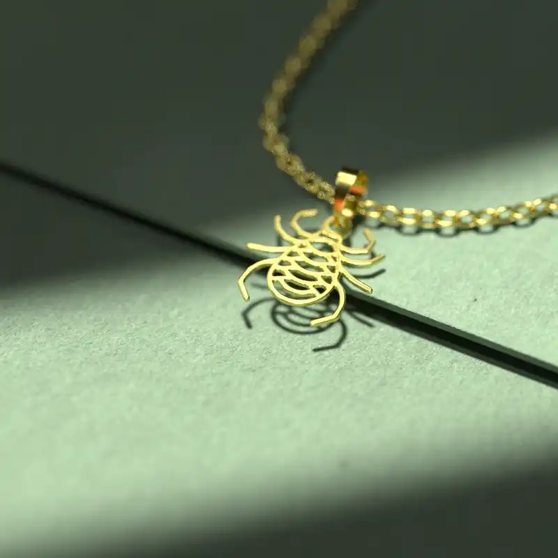 گردنبند طلا 18 عیار زنانه مدوپد مدل حشره کد B3-1-1268