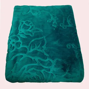 پتو شادیلون مدل چیکا طرح گلبرجسته کد700 سایز 160x220 سانتیمتر